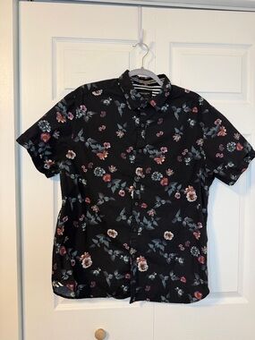 Black floral men’s denim & flower, button-down shirt size extra large